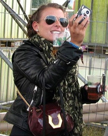 Sành điệu như vợ Rooney  - 1