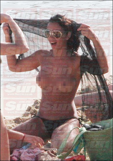 Bạn gái mới của Ronaldo lại lộ ngực trần - 3