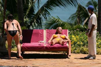 Chùm ảnh bạn gái Ronaldo vui vầy dòng nước mát - 1