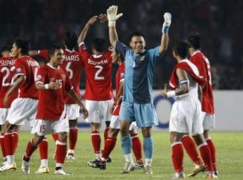 Indonesia gây ngạc nhiên lớn, Malaysia sớm bại trận - 2