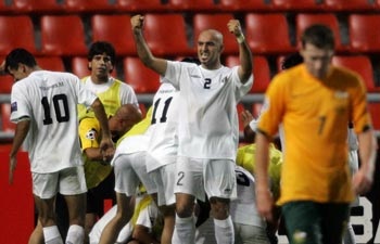 "Gã khổng lồ" Nhật Bản dễ dàng hạ UAE - 2 "Gã khổng lồ" Nhật Bản dễ dàng hạ UAE - 2