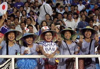 Nỗi buồn CĐV  xứ hoa Anh đào - 1