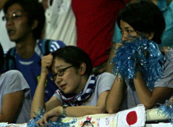 Nỗi buồn CĐV  xứ hoa Anh đào - 11