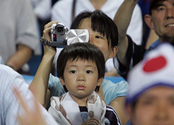 Nỗi buồn CĐV  xứ hoa Anh đào - 13