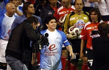 Maradona ghi bàn nhưng Argentina… vẫn thua! - 1