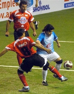 Maradona ghi bàn nhưng Argentina… vẫn thua! - 2