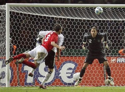 HLV tuyển Anh hết lời khen ngợi học trò - 1