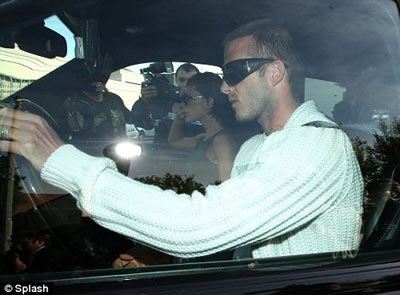 Nhà Beckham đi sắm quà Noel sớm - 6