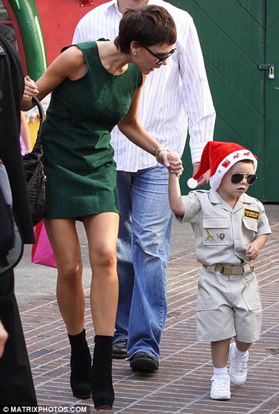 Nhà Beckham đi sắm quà Noel sớm - 4