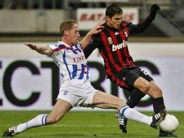 Italia khởi đầu suôn sẻ, Anh, TBN, Đức chia nửa niềm vui - 2 Italia khởi đầu suôn sẻ, Anh, TBN, Đức chia nửa niềm vui - 2