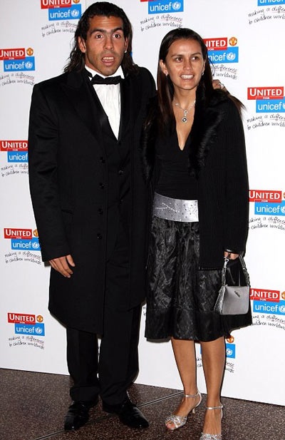 Carlos Tevez không bỏ rơi vợ - 1 Carlos Tevez không bỏ rơi vợ - 1