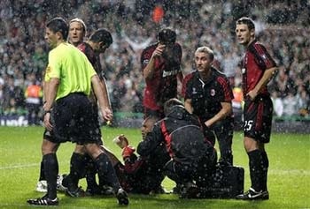 Milan sẽ không kiện vụ Dida bị CĐV Celtic tấn công - 1 Milan sẽ không kiện vụ Dida bị CĐV Celtic tấn công - 1