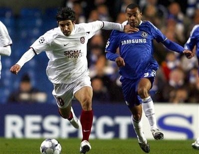 Thắng nhẹ Cluj, Chelsea cùng AS Roma sánh bước - 1