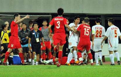 Kiên cường hạ Singapore, Việt Nam vào Chung kết AFF Cup - 2 Kiên cường hạ Singapore, Việt Nam vào Chung kết AFF Cup - 2