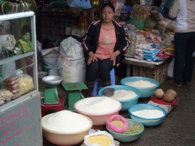 Phát không hơn 4.000 tấn gạo mỗi tháng - 1 Phát không hơn 4.000 tấn gạo mỗi tháng - 1