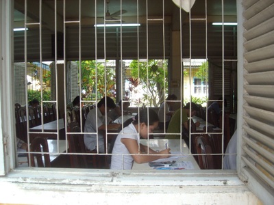 Hành trình dại dột của những “chú dế” - 1