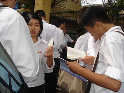 Tiết tấu “kỳ lạ” của ngày đầu tiên  - 1