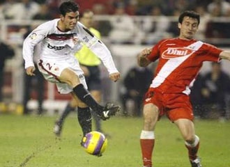 Valencia, Villarreal rủ nhau... gây sốc - 1