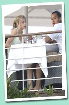 Bạn gái Walcott- Thần tượng của tuổi teen Anh - 15 Bạn gái Walcott- Thần tượng của tuổi teen Anh - 15