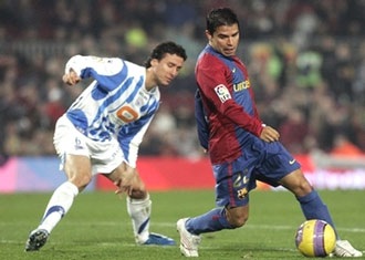 Saviola lập hat-trick đưa Barca vào tứ kết - 1