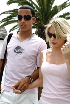 Bạn gái Walcott- Thần tượng của tuổi teen Anh - 16 Bạn gái Walcott- Thần tượng của tuổi teen Anh - 16