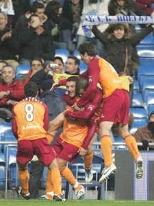 Sevilla "cười vui", Real "khóc thảm" - 1