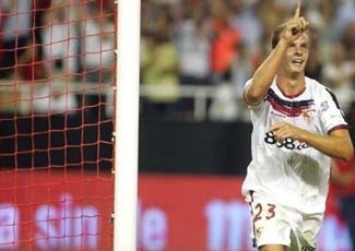 "Hủy diệt" Levante, Sevilla đoạt ngôi nhất bảng - 1