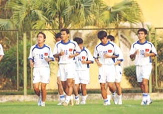 HLV Riedl vẫn thận trọng - 1