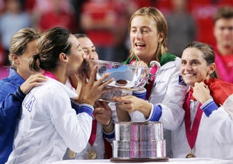 Henin gặp vận "đen", Italia đăng quang tại Fed Cup - 5