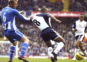 Tottenham bị Wigan cầm chân trên sân nhà - 1 Tottenham bị Wigan cầm chân trên sân nhà - 1