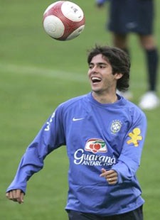 Dunga: "Tuyển thủ Brazil không chơi bóng chỉ vì tiền" - 1 Dunga: "Tuyển thủ Brazil không chơi bóng chỉ vì tiền" - 1