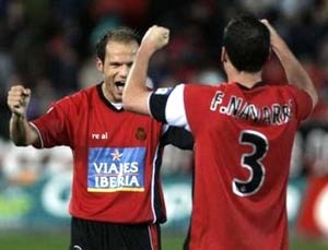 Real Madrid và Valencia cùng vấp ngã - 1