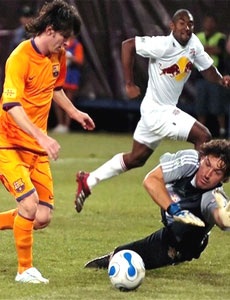 Messi và Ronaldinho tỏa sáng giúp Barca đại thắng - 2 Messi và Ronaldinho tỏa sáng giúp Barca đại thắng - 2