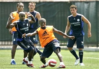 Mourinho cho Wright- Phillips "đặc ân" cuối cùng - 1