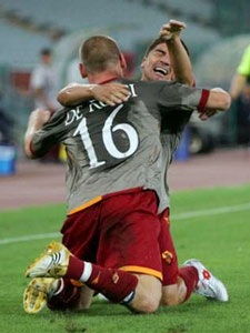 Roma, Valencia thắng lớn - 1