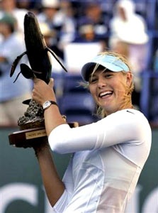 Sharapova hết "khát" danh hiệu - 1 Sharapova hết "khát" danh hiệu - 1