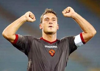 Roma, Valencia thắng lớn - 2