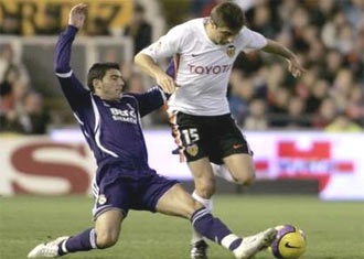 Real "lạnh lùng" hạ gục Valencia - 1