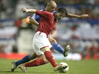 Marcos Senna ra tối hậu thư cho MU - 1