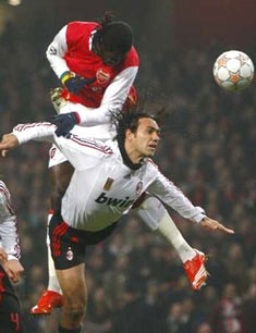 Adebayor lớn tiếng “dọa” Milan - 1 Adebayor lớn tiếng “dọa” Milan - 1