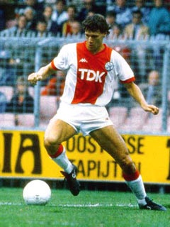 Van Basten sẽ “nắm” Ajax Amsterdam mùa tới - 1 Van Basten sẽ “nắm” Ajax Amsterdam mùa tới - 1