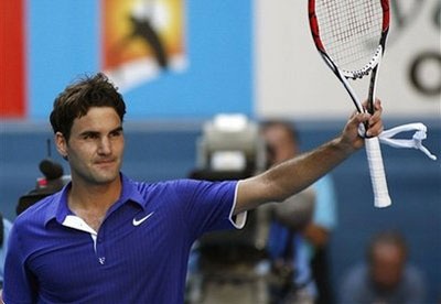 Federer thoát hiểm, Jankovic chào từ biệt Melbourne - 1