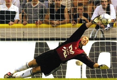 Van der Sar và hành trình chinh phục những kỷ lục - 4 Van der Sar và hành trình chinh phục những kỷ lục - 4