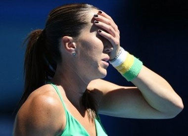 Federer thoát hiểm, Jankovic chào từ biệt Melbourne - 3