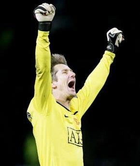 Thủ thành MU phấn khởi vì sắp lập kỷ lục Ngoại hạng - 1 Thủ thành MU phấn khởi vì sắp lập kỷ lục Ngoại hạng - 1