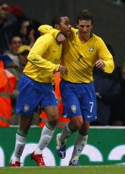 Elano và Robinho giúp Brazil "hạ gục" Italia - 1 Elano và Robinho giúp Brazil "hạ gục" Italia - 1