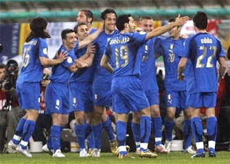 Luca Toni "nổ súng" giúp Italia khẳng định đẳng cấp - 1 Luca Toni "nổ súng" giúp Italia khẳng định đẳng cấp - 1