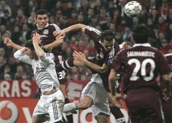 Roy Makaay lập kỷ lục, lịch sử vẫn gọi tên Bayern  - 3