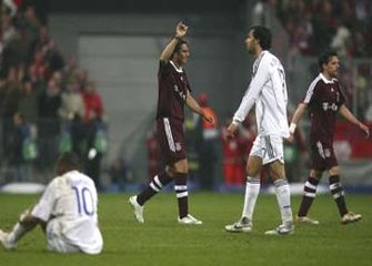 Roy Makaay lập kỷ lục, lịch sử vẫn gọi tên Bayern  - 4