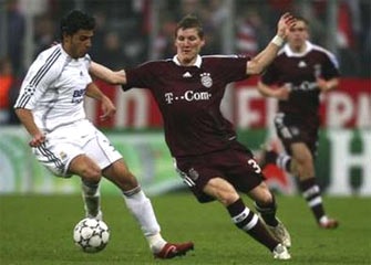Roy Makaay lập kỷ lục, lịch sử vẫn gọi tên Bayern  - 2